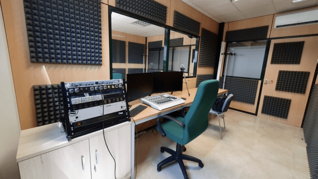 QUER's municipal radio works in digital with AEQ CAPITOL IP mixer